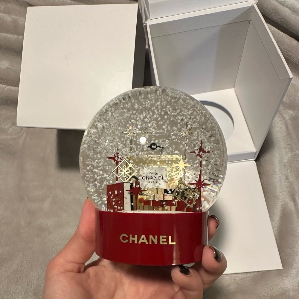 ❄️NIB Chanel Snow Globe No. 5 Gift Limited Edition Christmas Holiday Red Gold